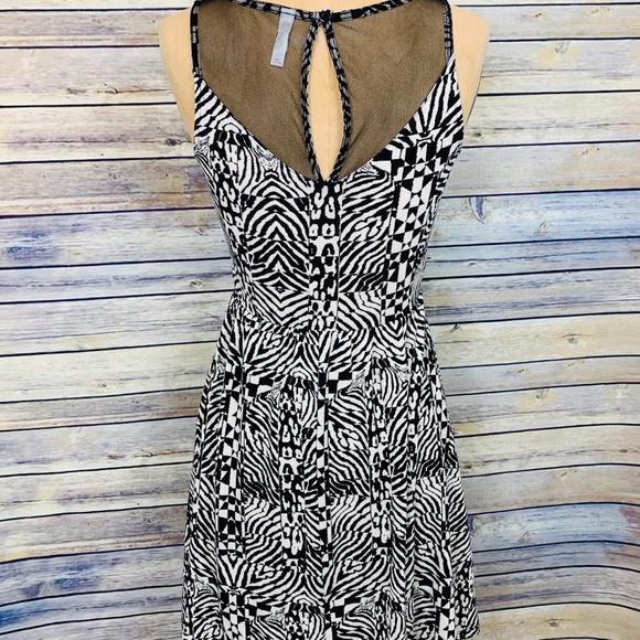 Xhilaration Black and White Dress Size Small L502 - Picture 4 of 5